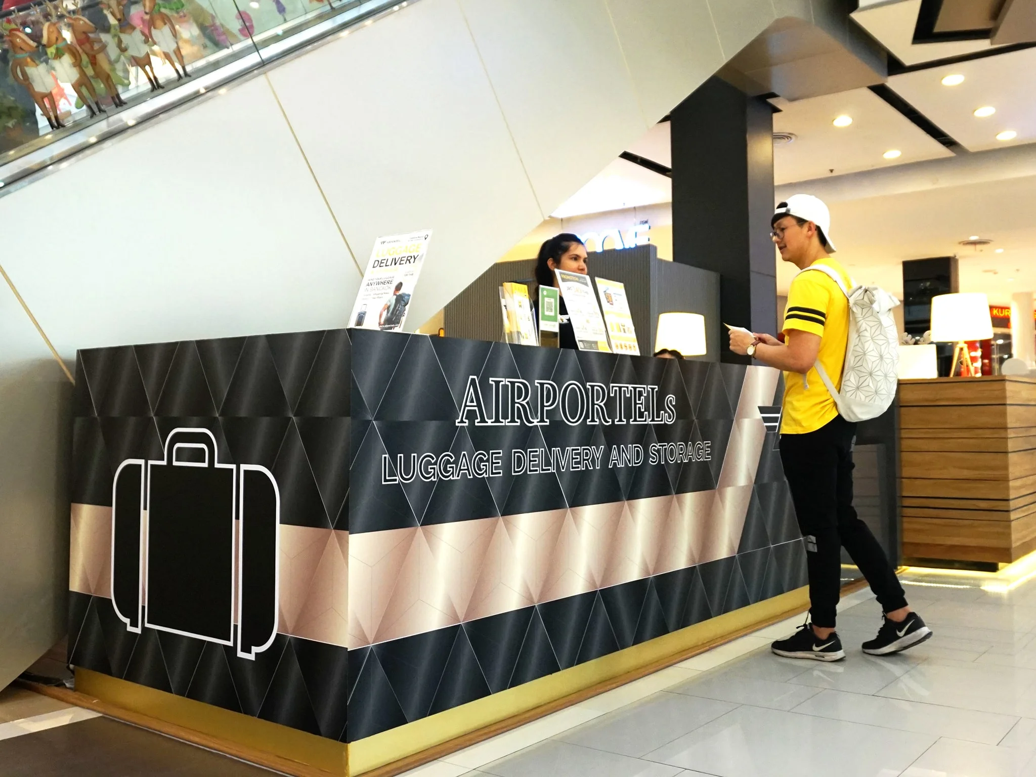 AIRPORTELs Counter at CTW ctw,airportels,luggage deposit,luggage delivery,luggage storage