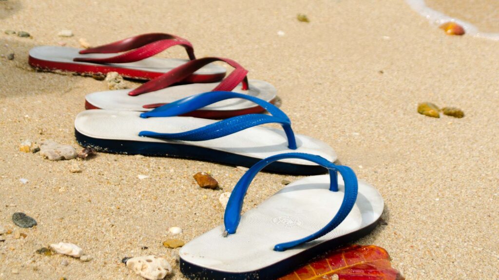 Nanyang thong sandals