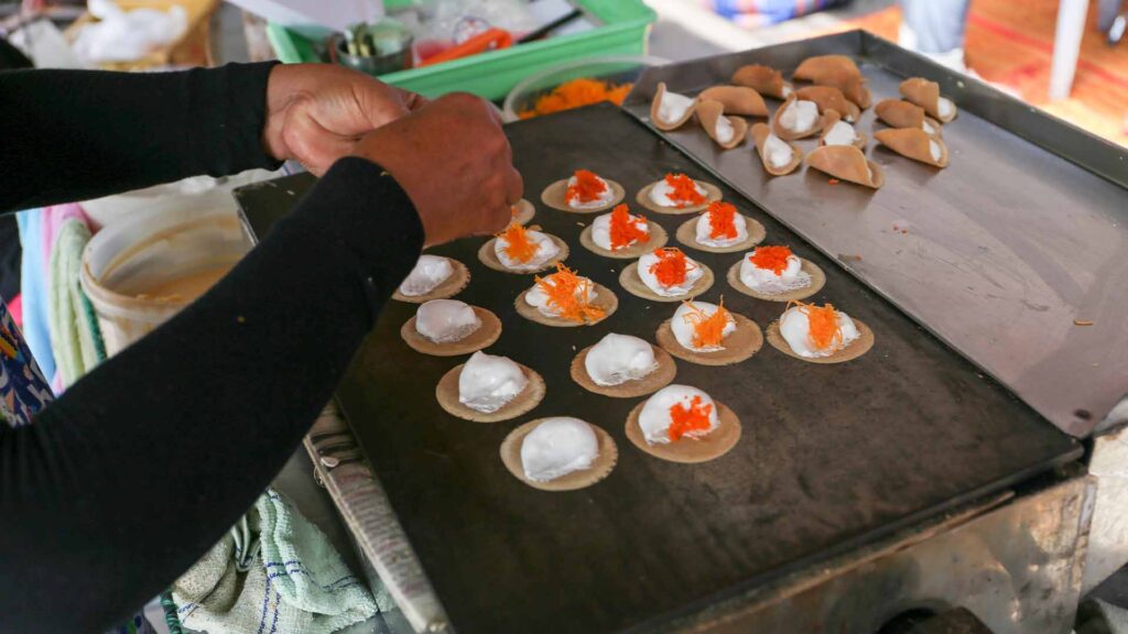 Street food at Ratchawat Market