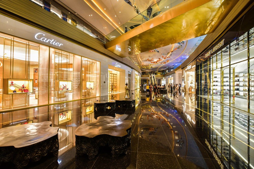 Iconsiam ,Thailand -Oct 30,2019: Ground Floor Floating Market In Iconsiam  Shopping Mall Can Get The Traditional Thai Snacks, Shops For Regional  Handicrafts And Etc.People Can Seen Exploring Around It Stock Photo, Picture