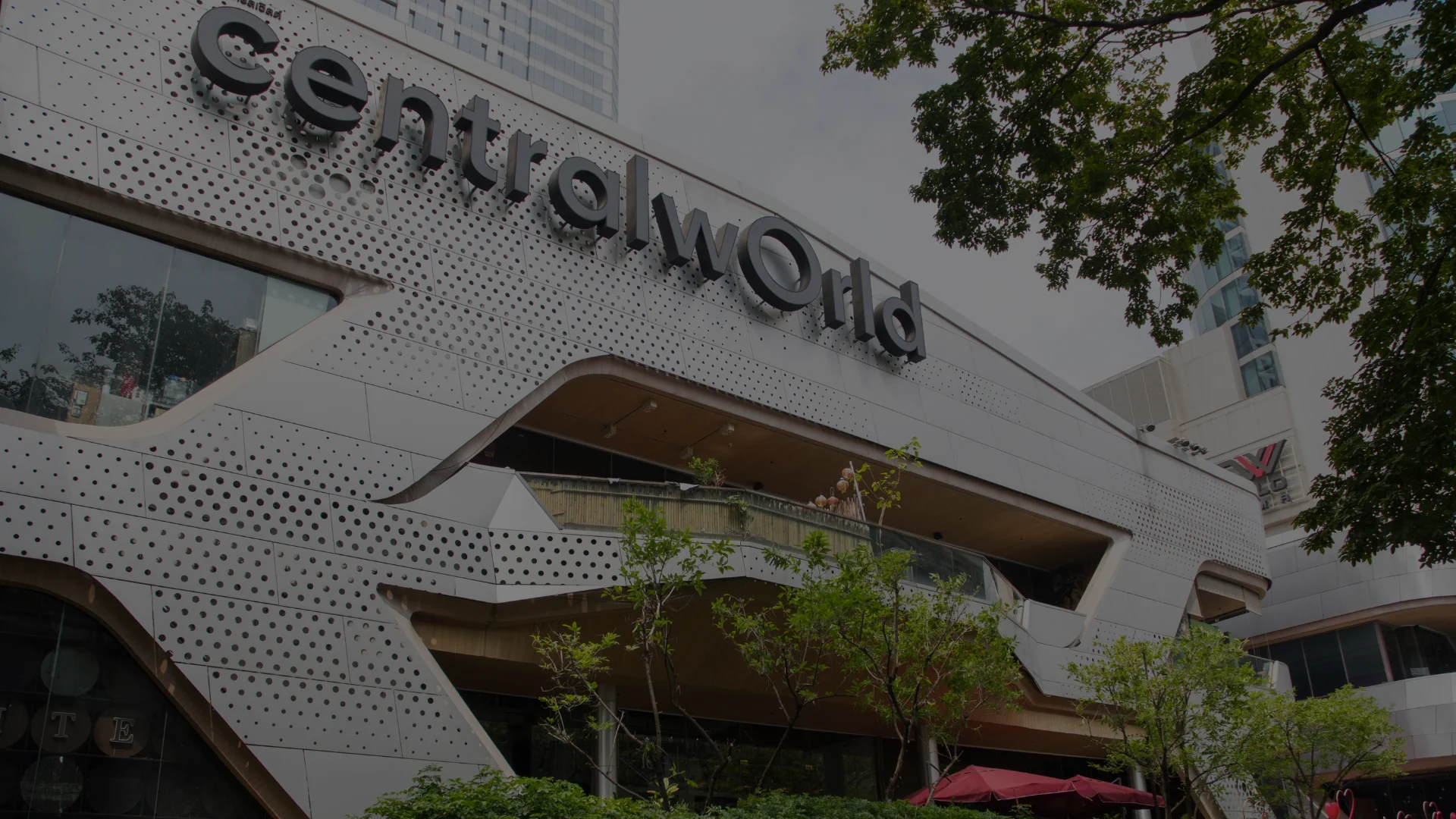 Loading a Bangkok shopping haul into a GrabVan for the ride to Suvarnabhumi Airport