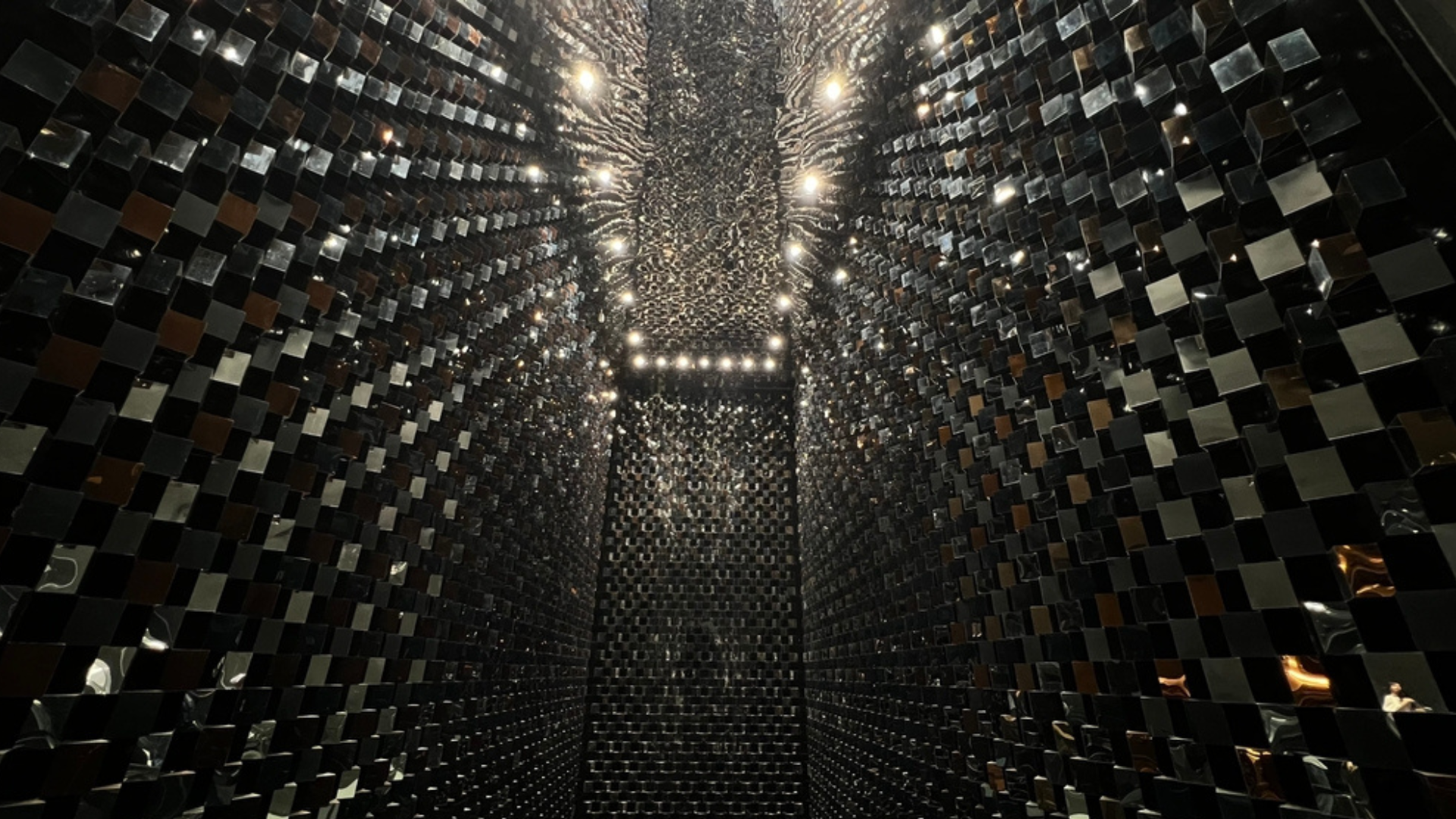 Crystal Art Installation (Floors 7–8) 