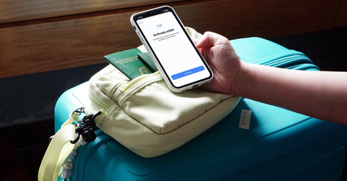 Traveler asking a Bangkok condo reception desk to hold luggage after Airbnb checkout